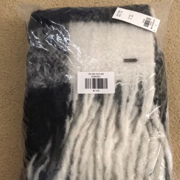 Hollister Accessories - Hollister Plaid Woven Scarf NIB